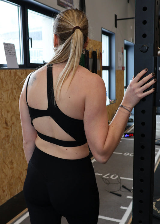 Brassière femme FURY Phoenix Barbell Signature portée à l’entraînement, vue arrière