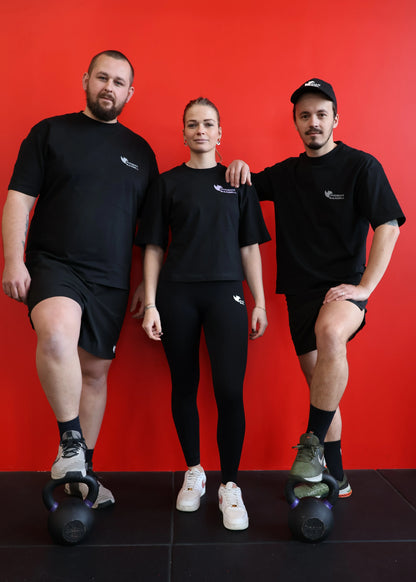 T-shirt femme EMBERIA Phoenix Barbell porté en contexte sport et lifestyle